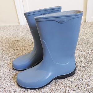 Baby blue rainboots